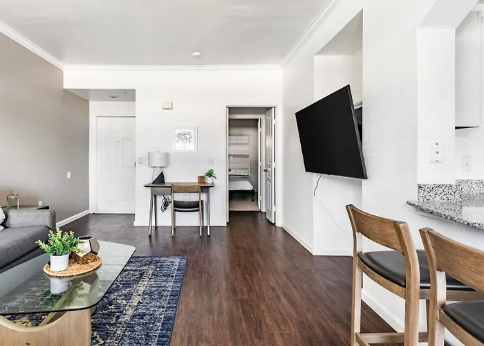 Landing - The Henderson Apartment *