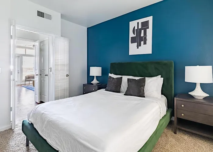Landing - The Henderson Apartment Fort Worth